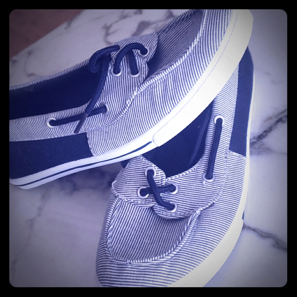 Flat shoes